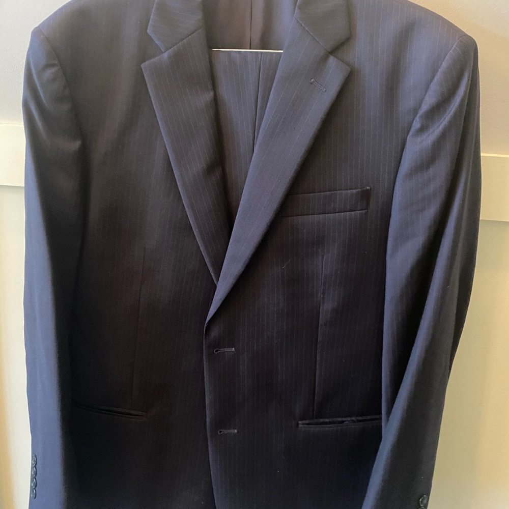 Jos. A. Bank Dark Navy Pinstriped Suit 42 R